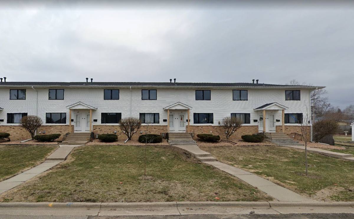 Townhouse for rent at Elmwood, 601 8th Ave S, Hopkins, MN 55343