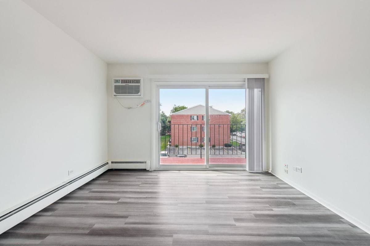 Apartment for rent at 906 Joliet Rd, La Grange, IL 60525