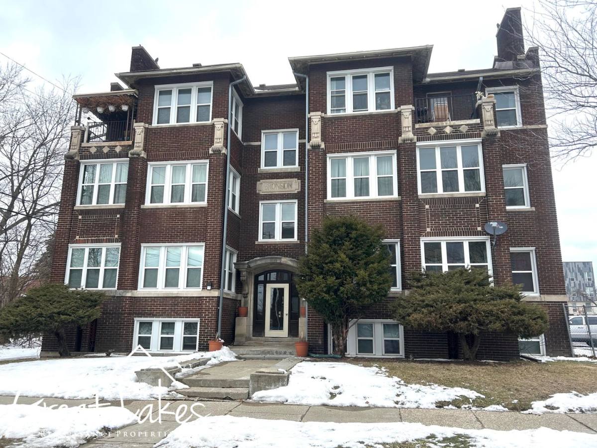 Apartment for rent at 34 Hazelwood St, Detroit, MI 48202
