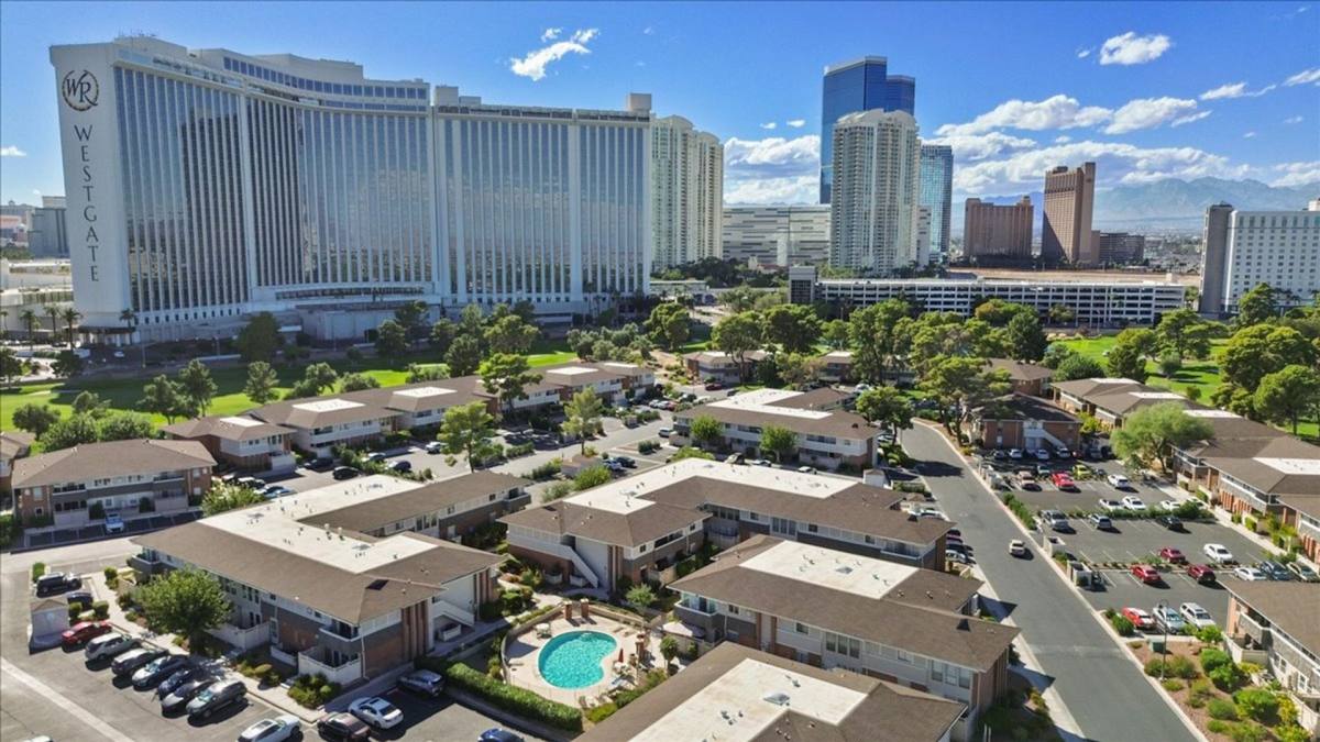 Condo for rent at 669 Oakmont Ave, Las Vegas, NV 89109
