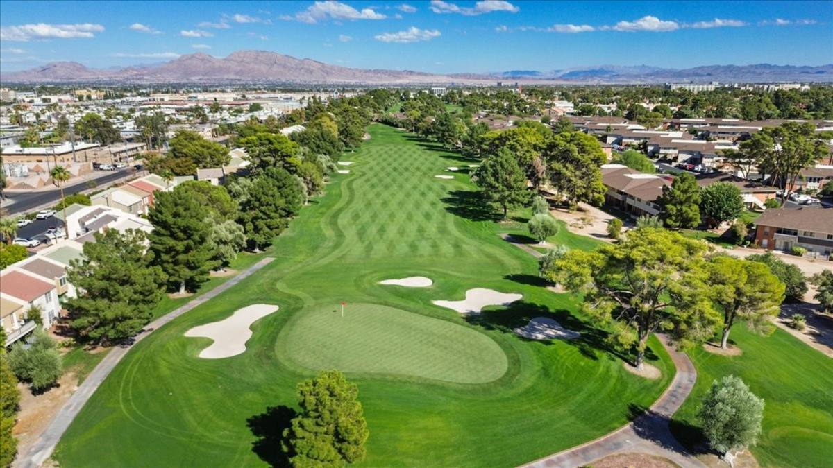 Condo for rent at 669 Oakmont Ave, Las Vegas, NV 89109