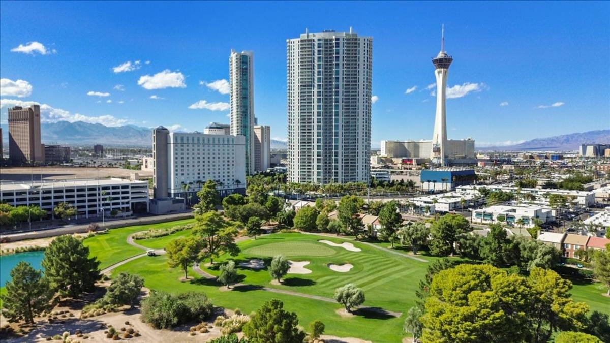 Condo for rent at 669 Oakmont Ave, Las Vegas, NV 89109