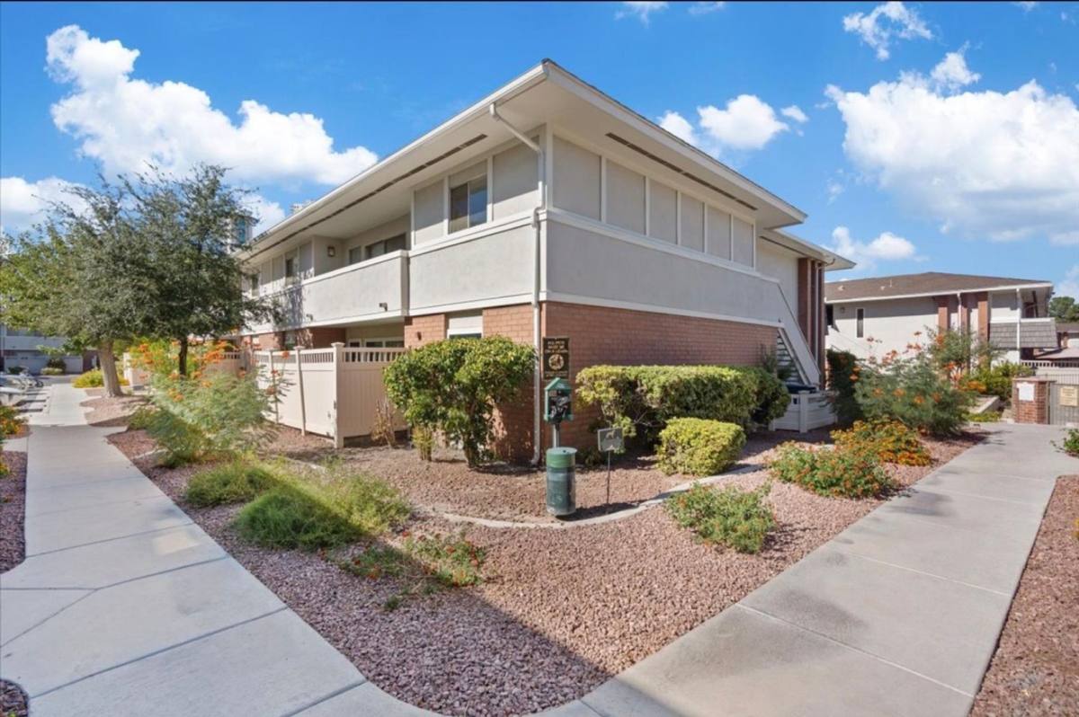 Condo for rent at 669 Oakmont Ave, Las Vegas, NV 89109