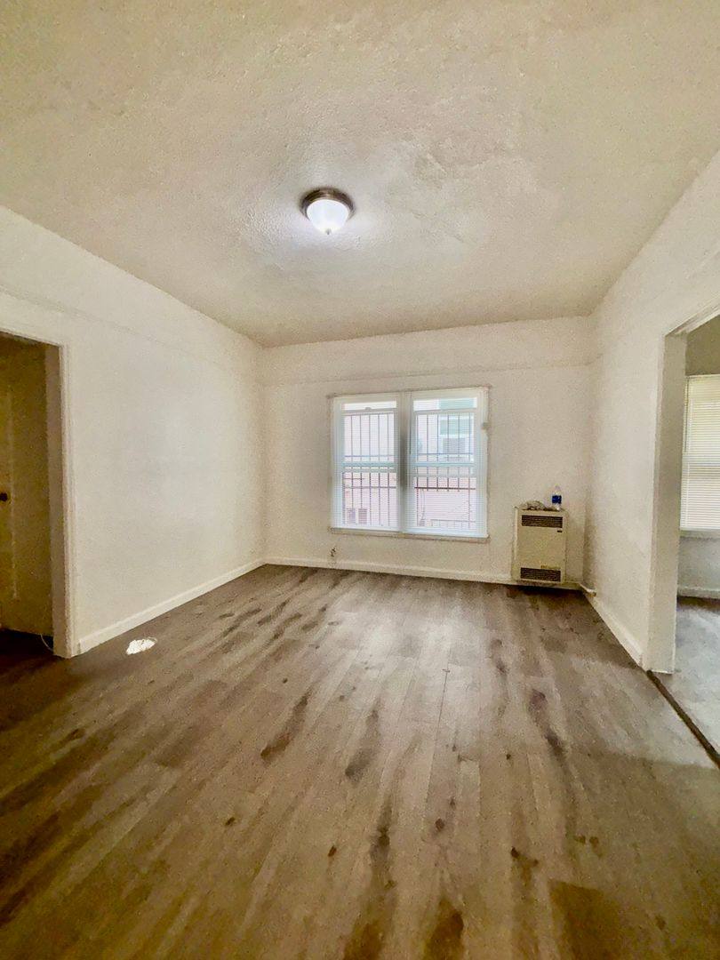 Apartment for rent at 138 S Westmoreland Ave, Los Angeles, CA 90004