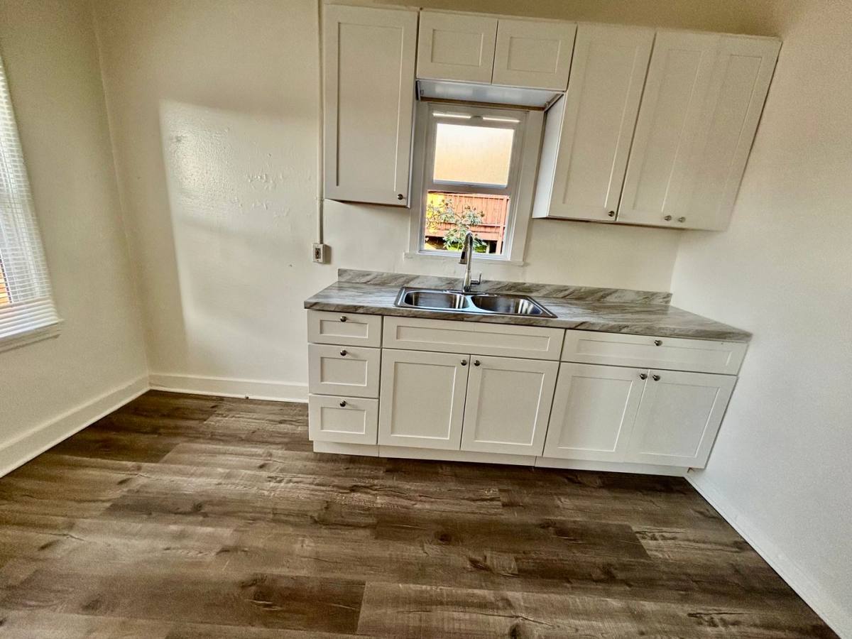 Apartment for rent at 138 S Westmoreland Ave, Los Angeles, CA 90004