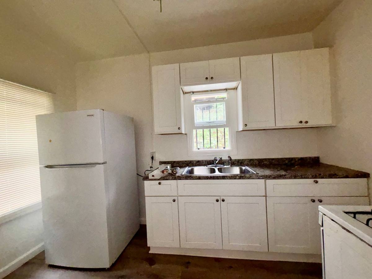 Apartment for rent at 138 S Westmoreland Ave, Los Angeles, CA 90004