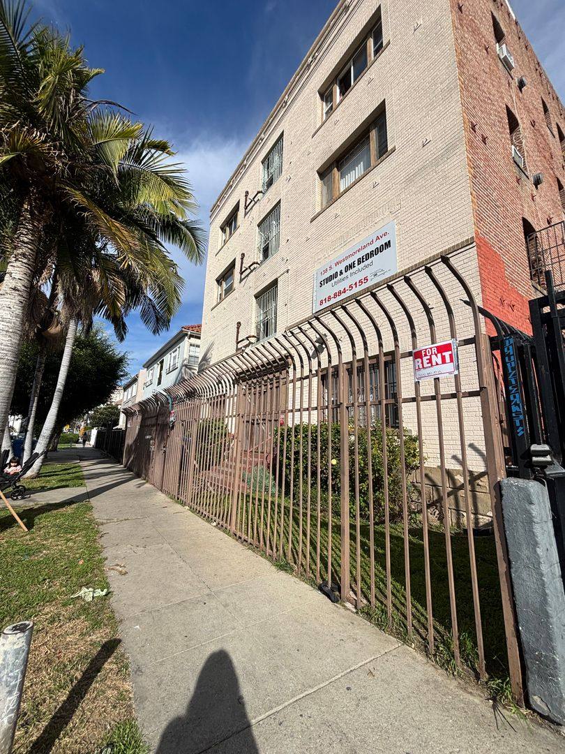 Apartment for rent at 138 S Westmoreland Ave, Los Angeles, CA 90004
