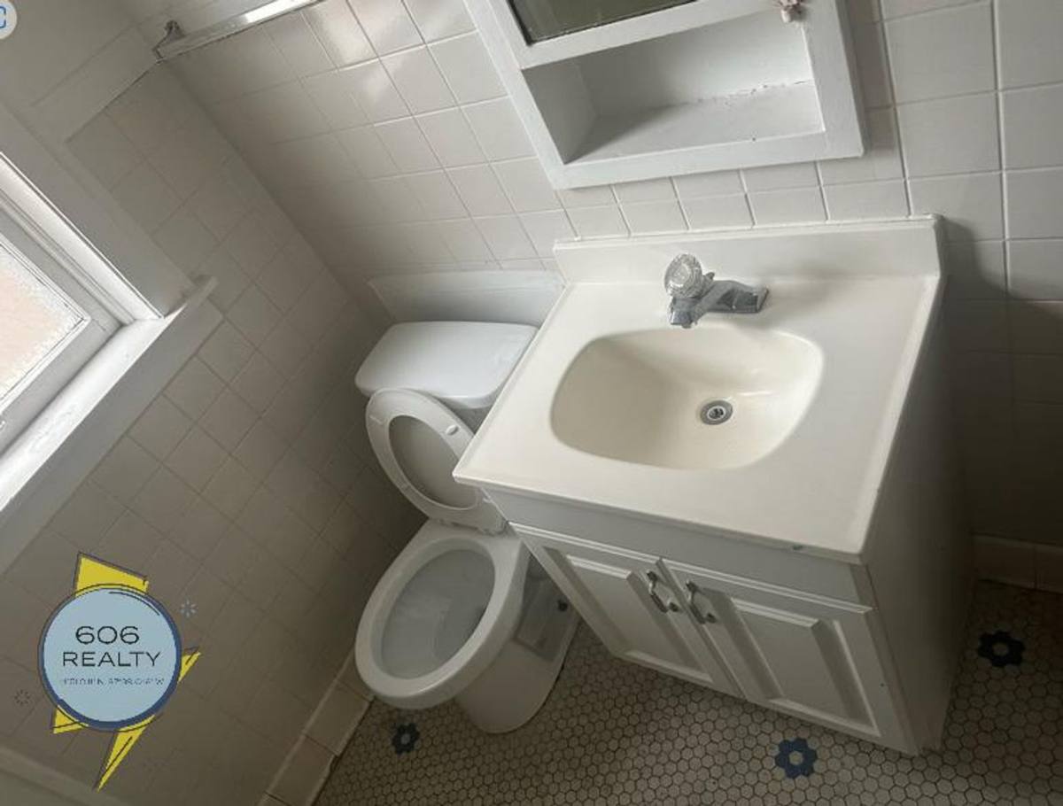 Apartment for rent at 1943 Wesley Ave, Berwyn, IL 60402