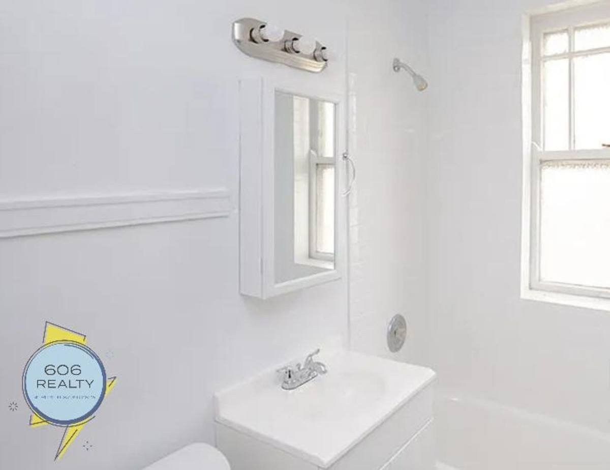 Apartment for rent at 1943 Wesley Ave, Berwyn, IL 60402