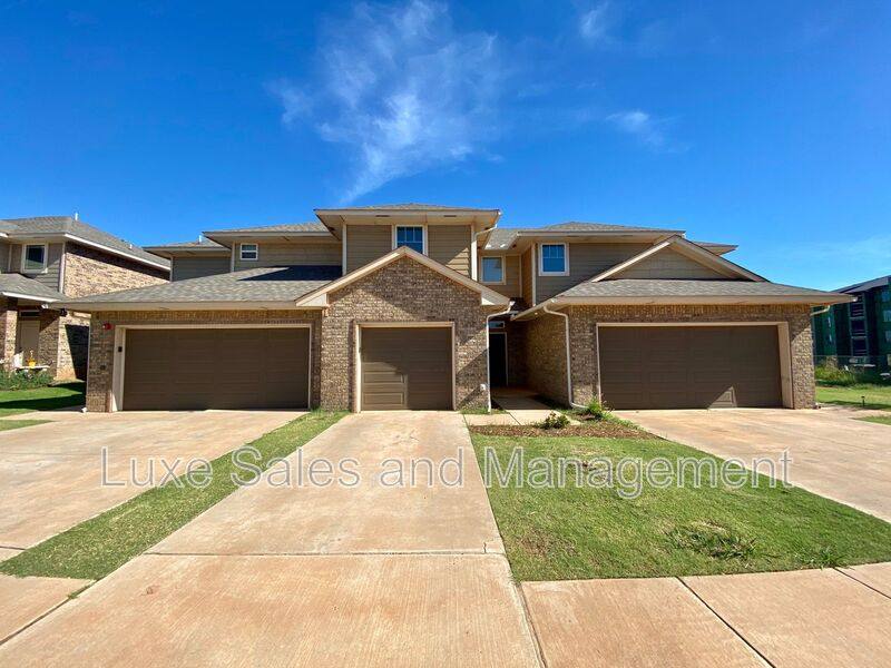 Townhouse for rent at 749 SW 14th St, Oklahoma City, OK 73160
