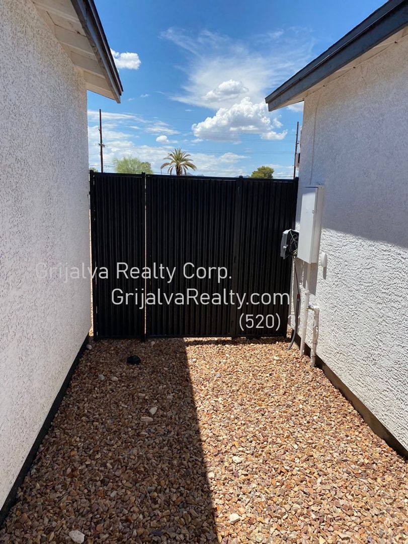 Townhouse for rent at 1030 E Lee, Tucson, AZ 85719