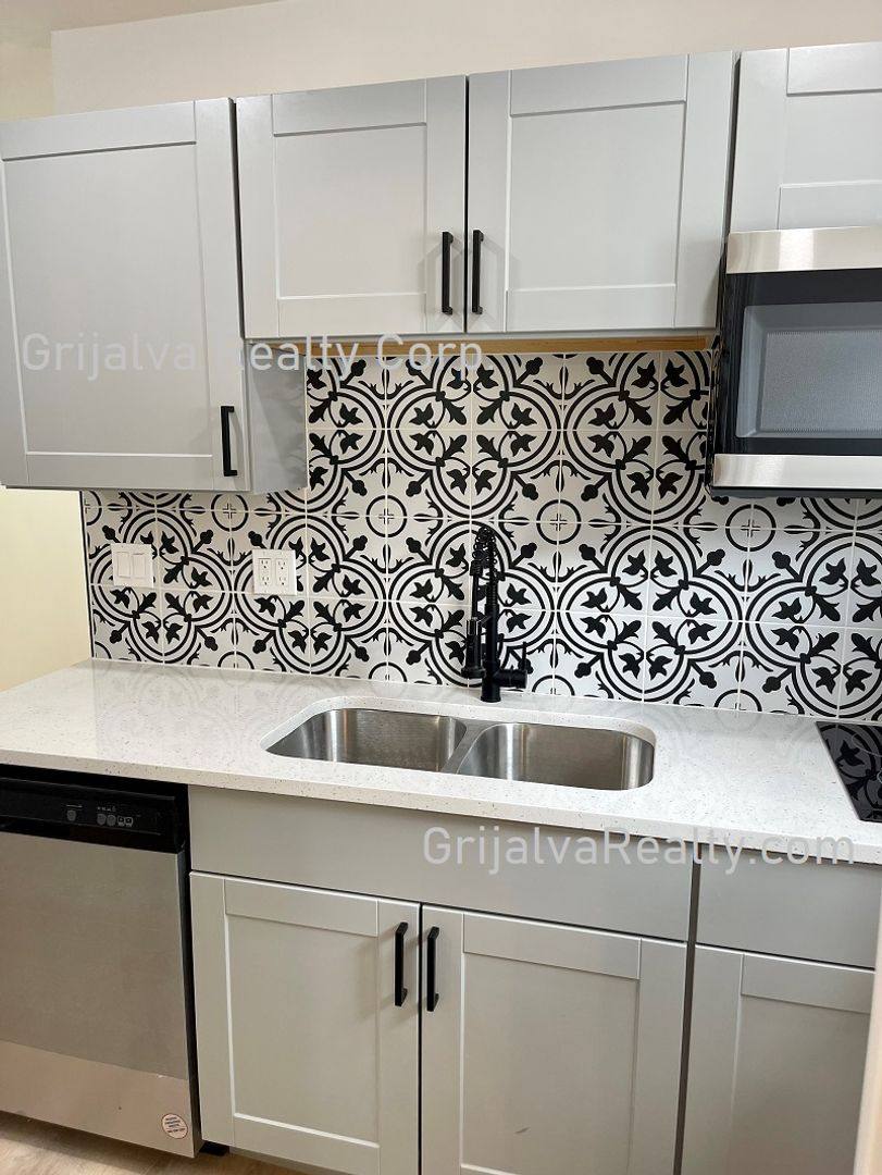 Townhouse for rent at 1030 E Lee, Tucson, AZ 85719