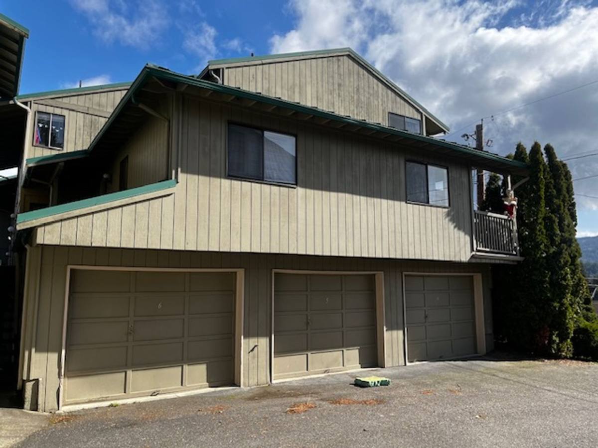 Townhouse for rent at 2111 Knox Ave, Bellingham, WA 98225