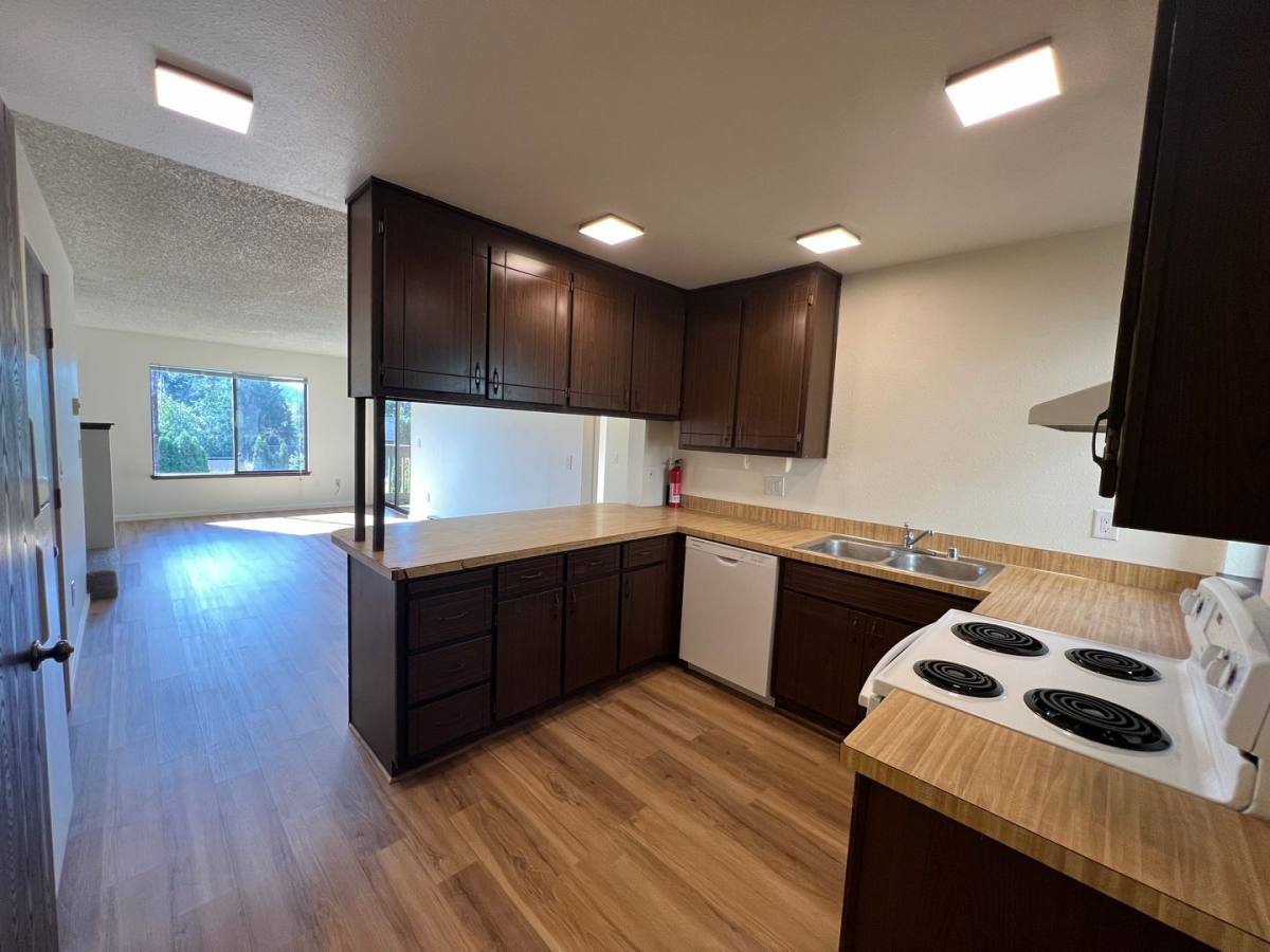Townhouse for rent at 2111 Knox Ave, Bellingham, WA 98225