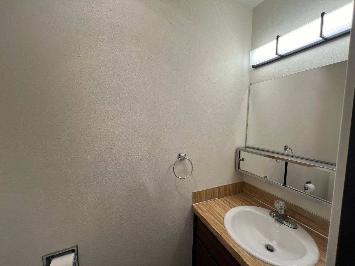 Townhouse for rent at 2111 Knox Ave, Bellingham, WA 98225