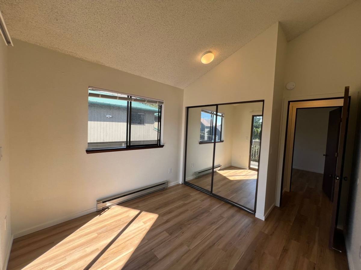 Townhouse for rent at 2111 Knox Ave, Bellingham, WA 98225