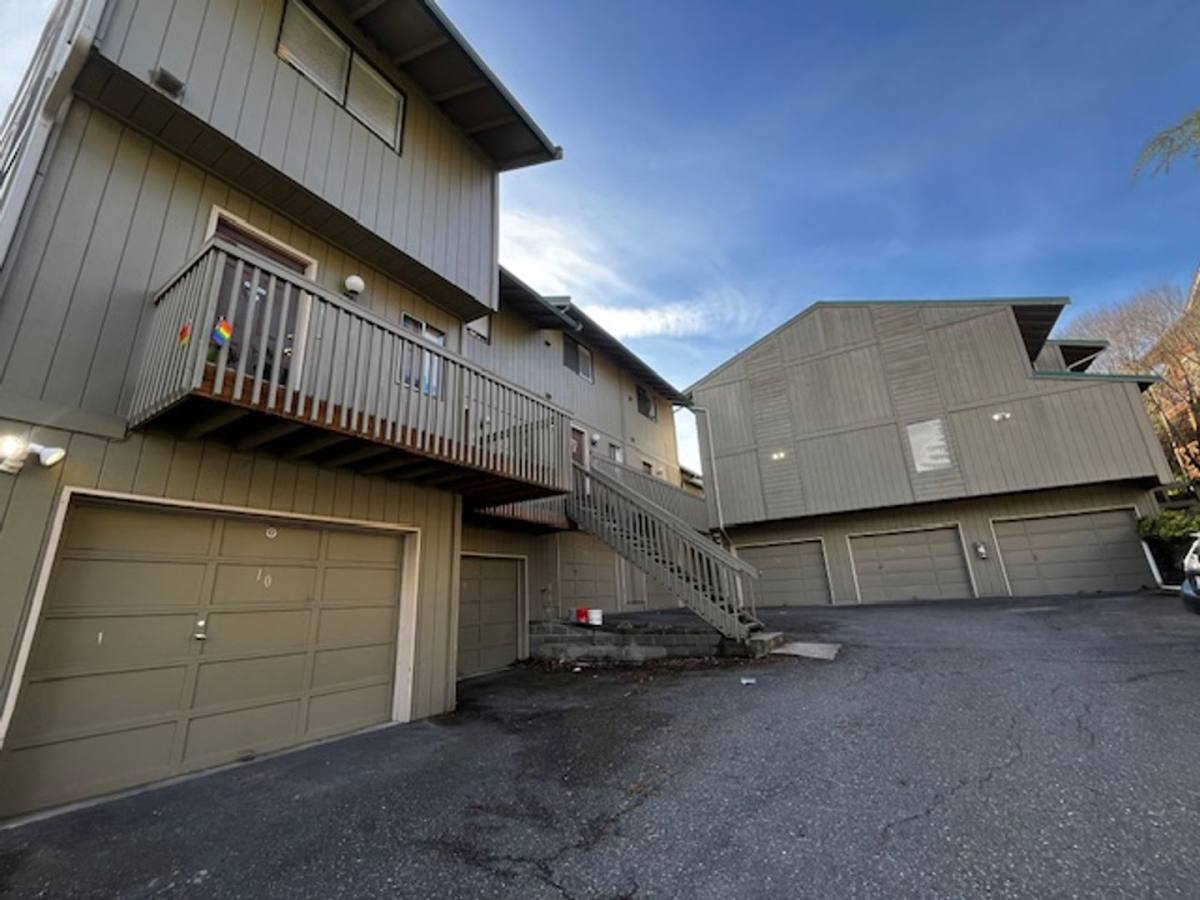 Townhouse for rent at 2111 Knox Ave, Bellingham, WA 98225