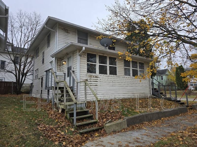 Apartment for rent at 1001 1 2 Randolph St, Waterloo, IA 50702
