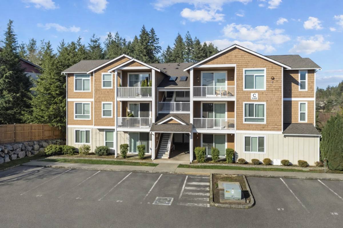 Apartment for rent at 3301 132nd St SE, Everett, WA 98208