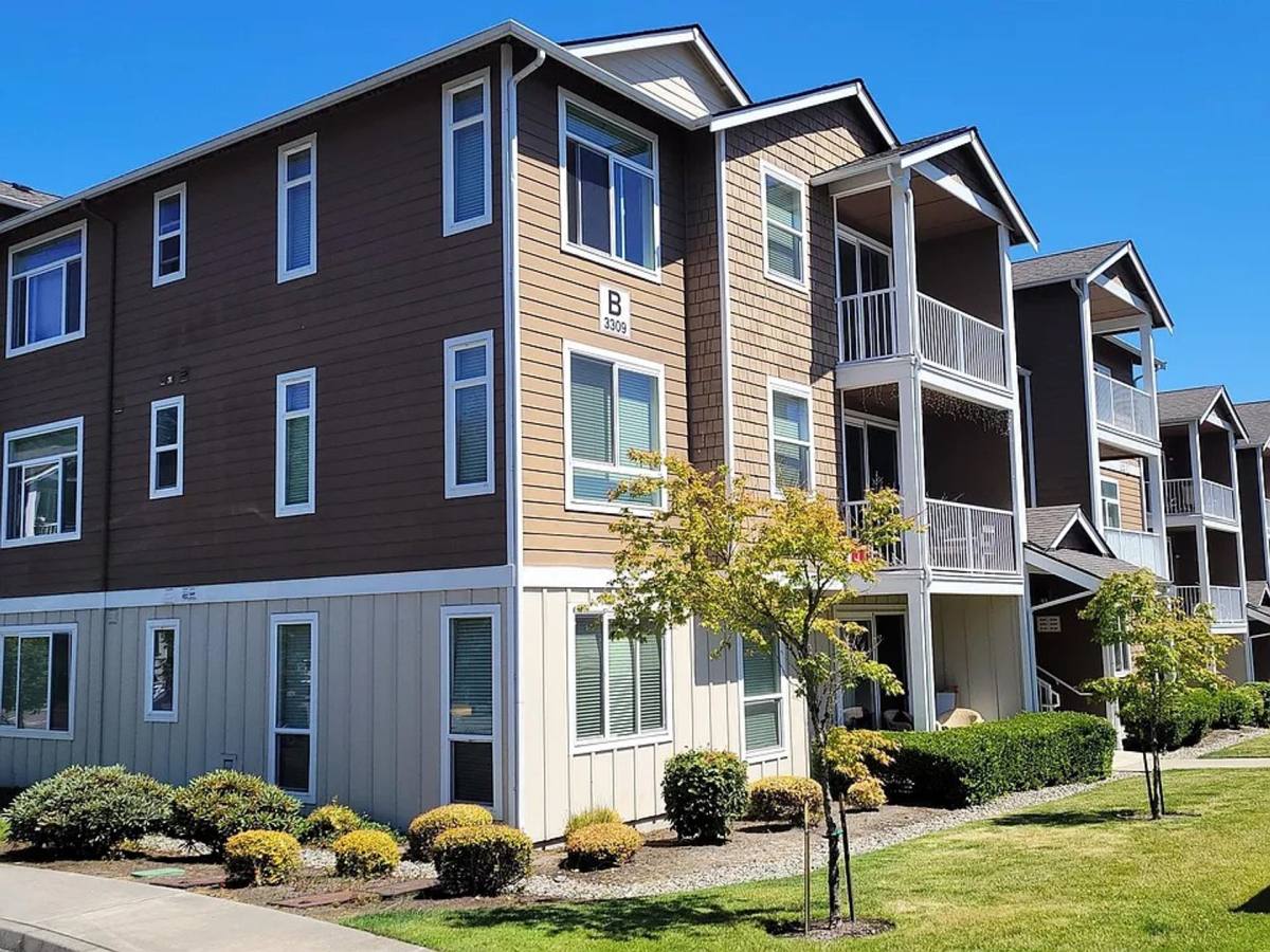 Apartment for rent at 3301 132nd St SE, Everett, WA 98208