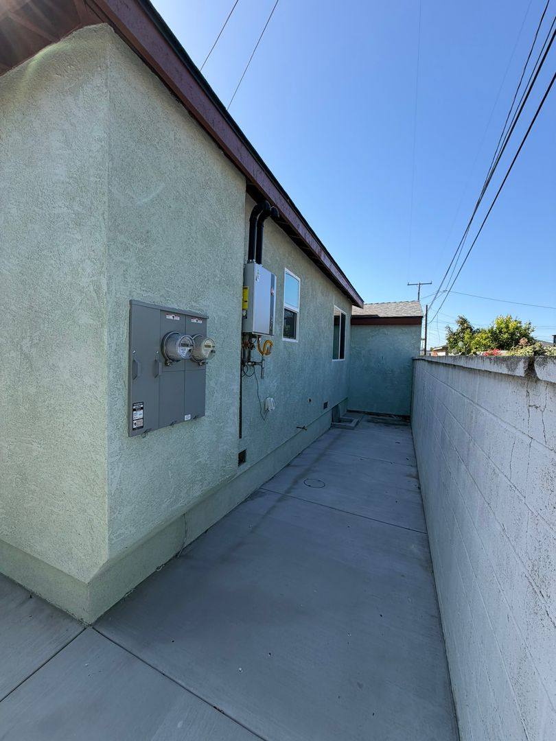 House for rent at 945 S H St, Oxnard, CA 93030