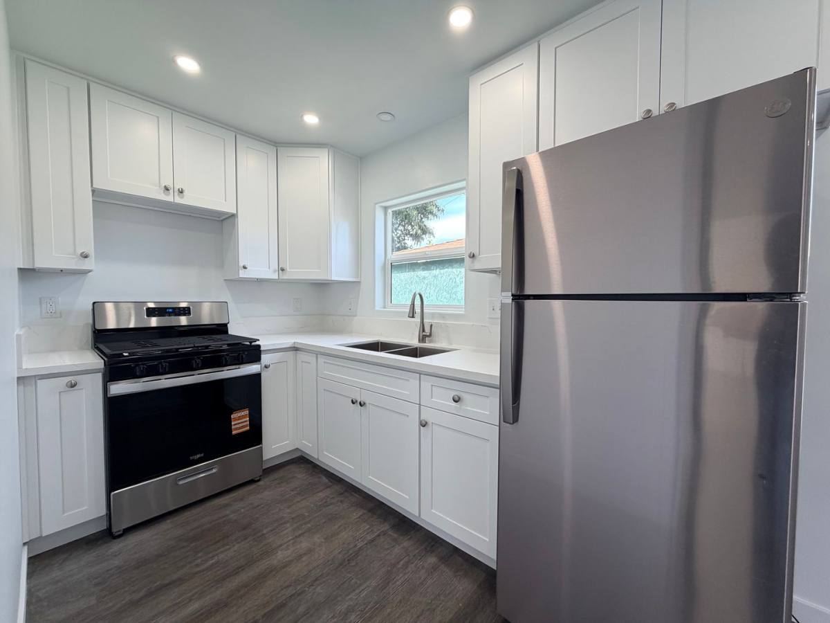 House for rent at 945 S H St, Oxnard, CA 93030