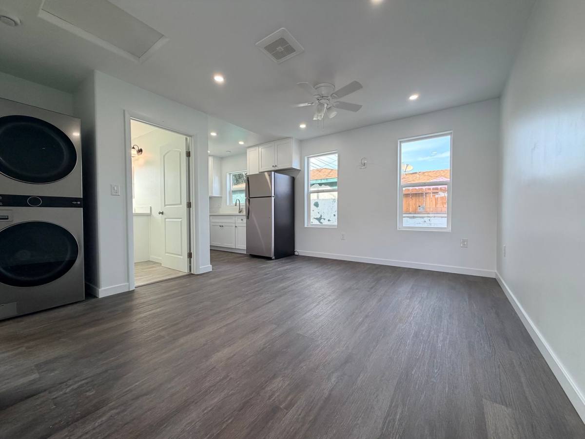 House for rent at 945 S H St, Oxnard, CA 93030