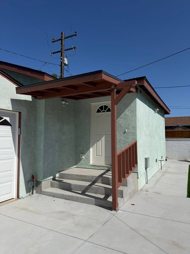 House for rent at 945 S H St, Oxnard, CA 93030