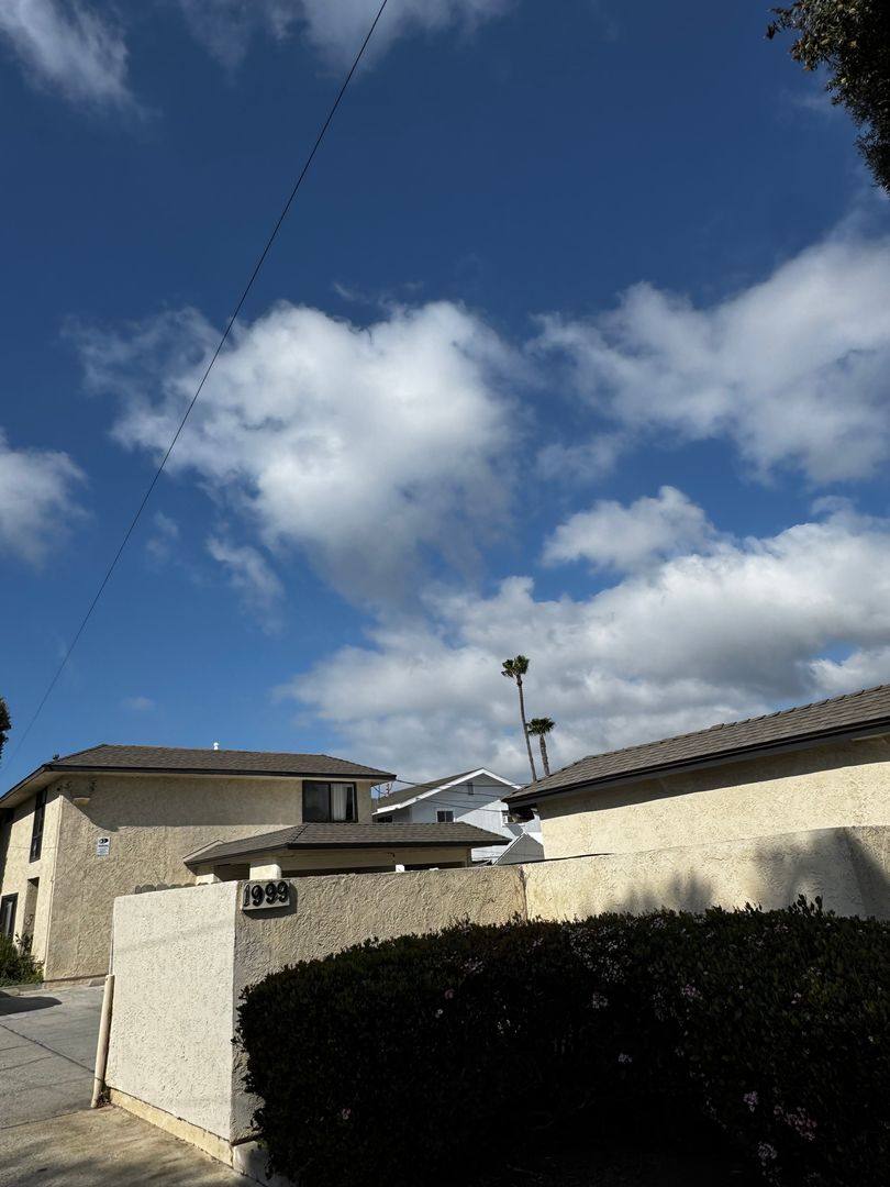 Apartment for rent at 1995-1999 Maple St, Costa Mesa, CA 92627