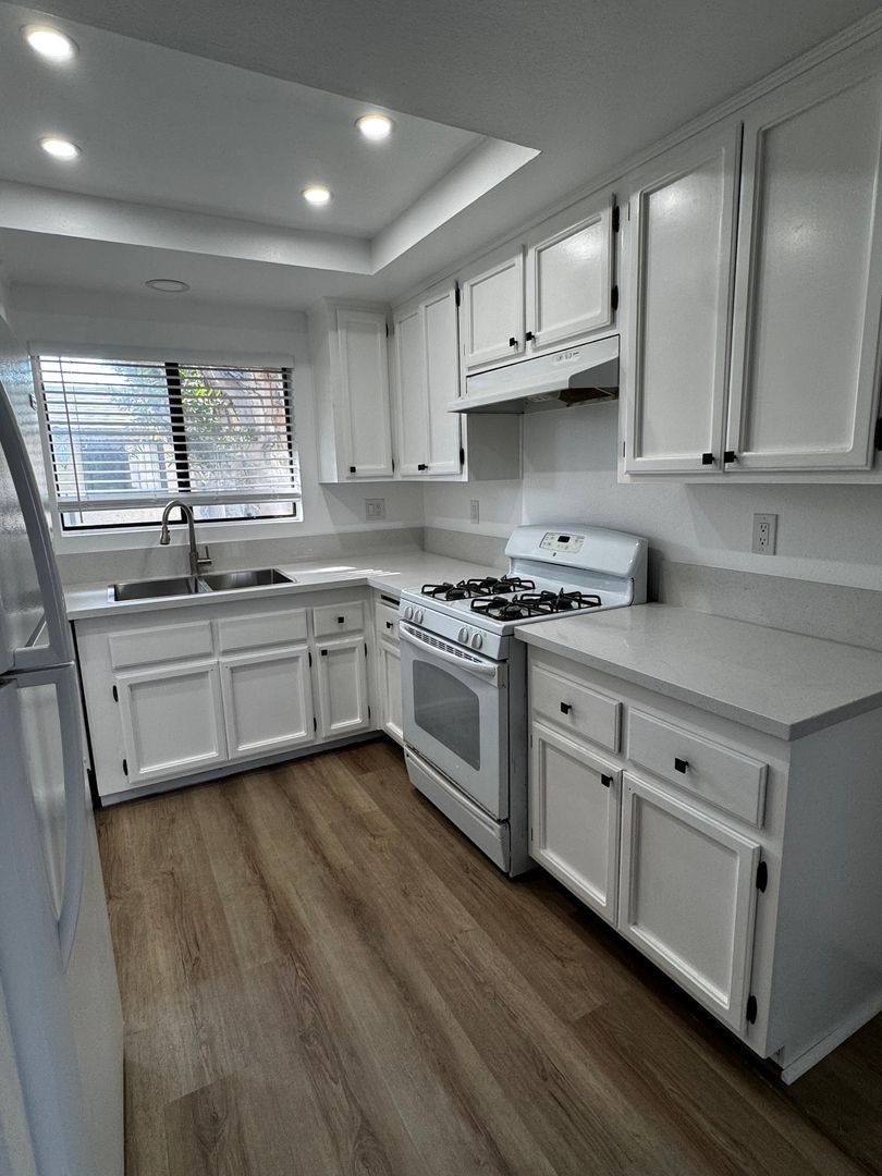 Apartment for rent at 1995-1999 Maple St, Costa Mesa, CA 92627
