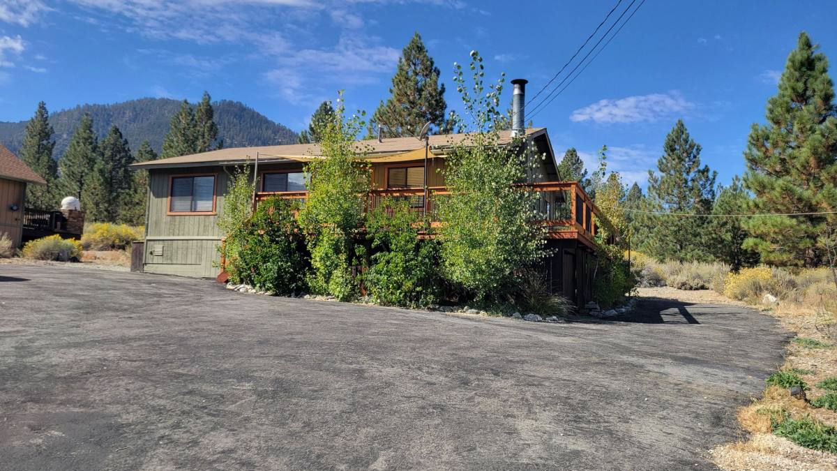 House for rent at 2617 Cedarwood Dr, Pine Mountain Club, CA 93222
