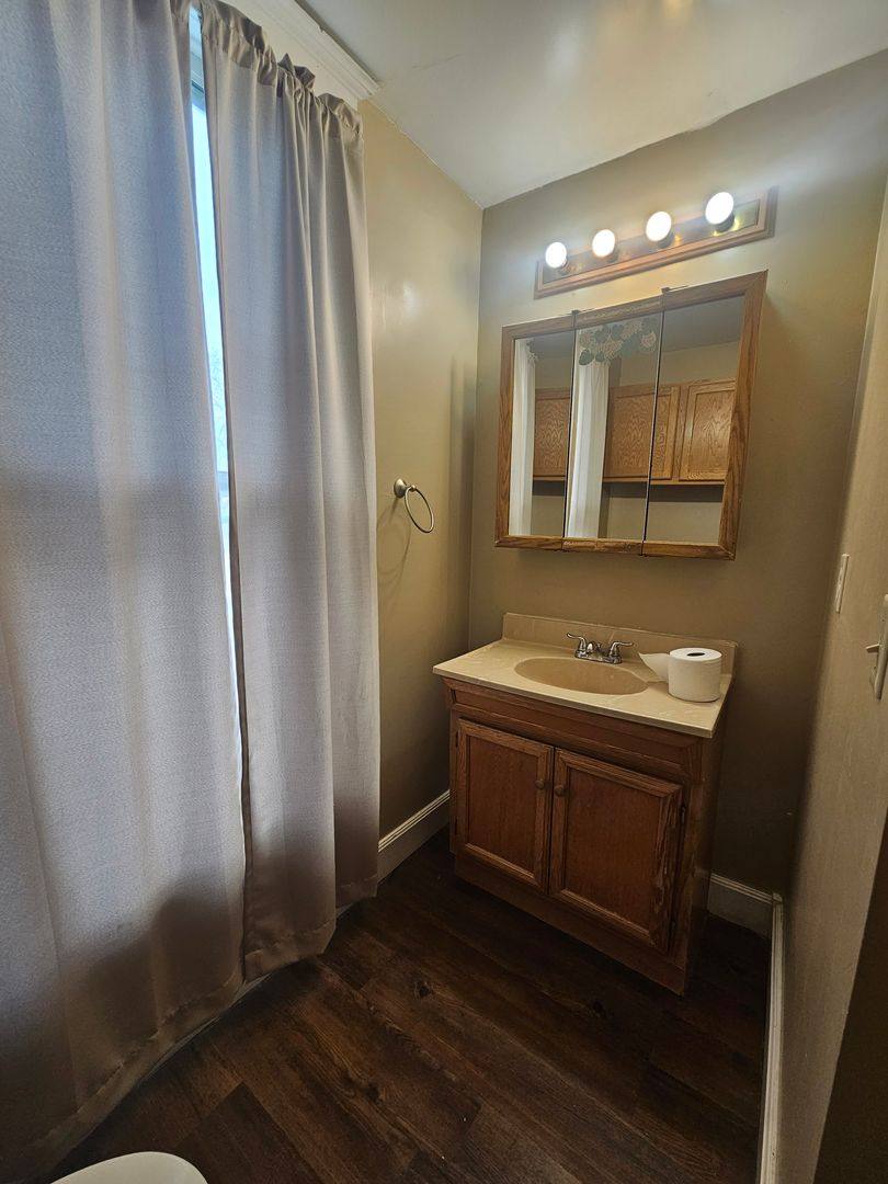 Apartment for rent at 929 Bridge, Davenport, IA 52803