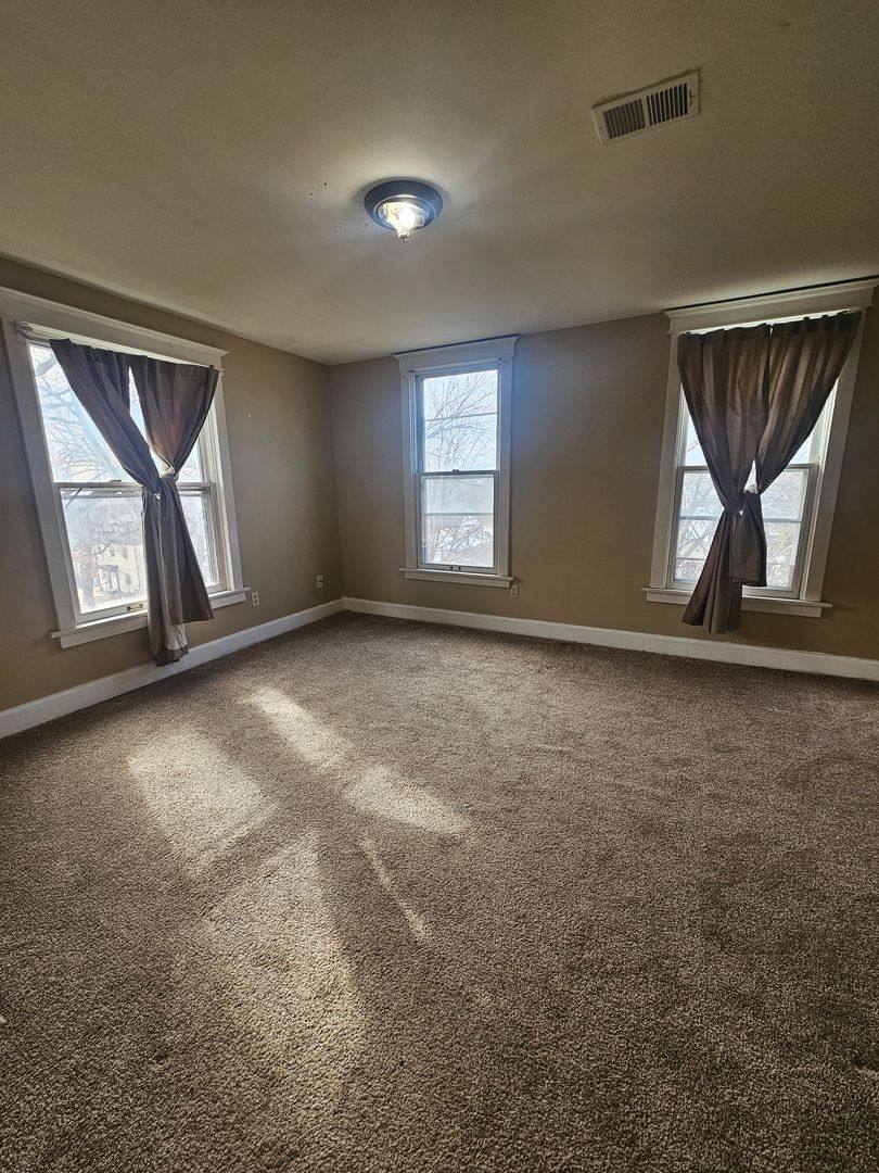Apartment for rent at 929 Bridge, Davenport, IA 52803