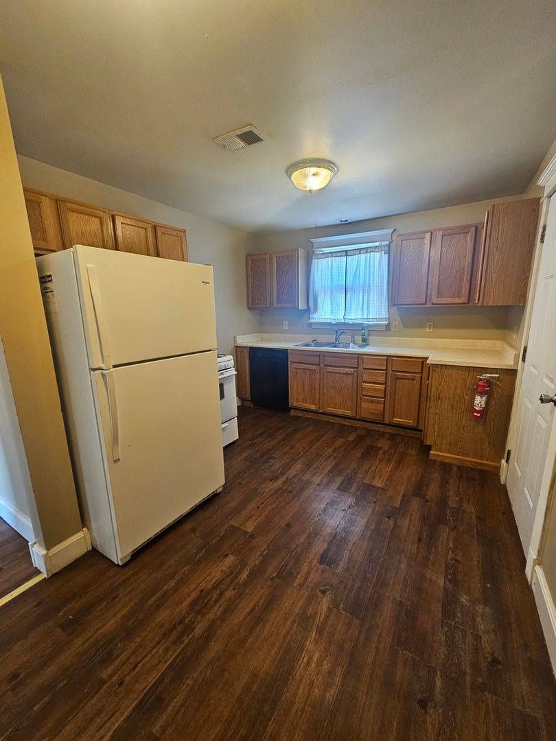Apartment for rent at 929 Bridge, Davenport, IA 52803