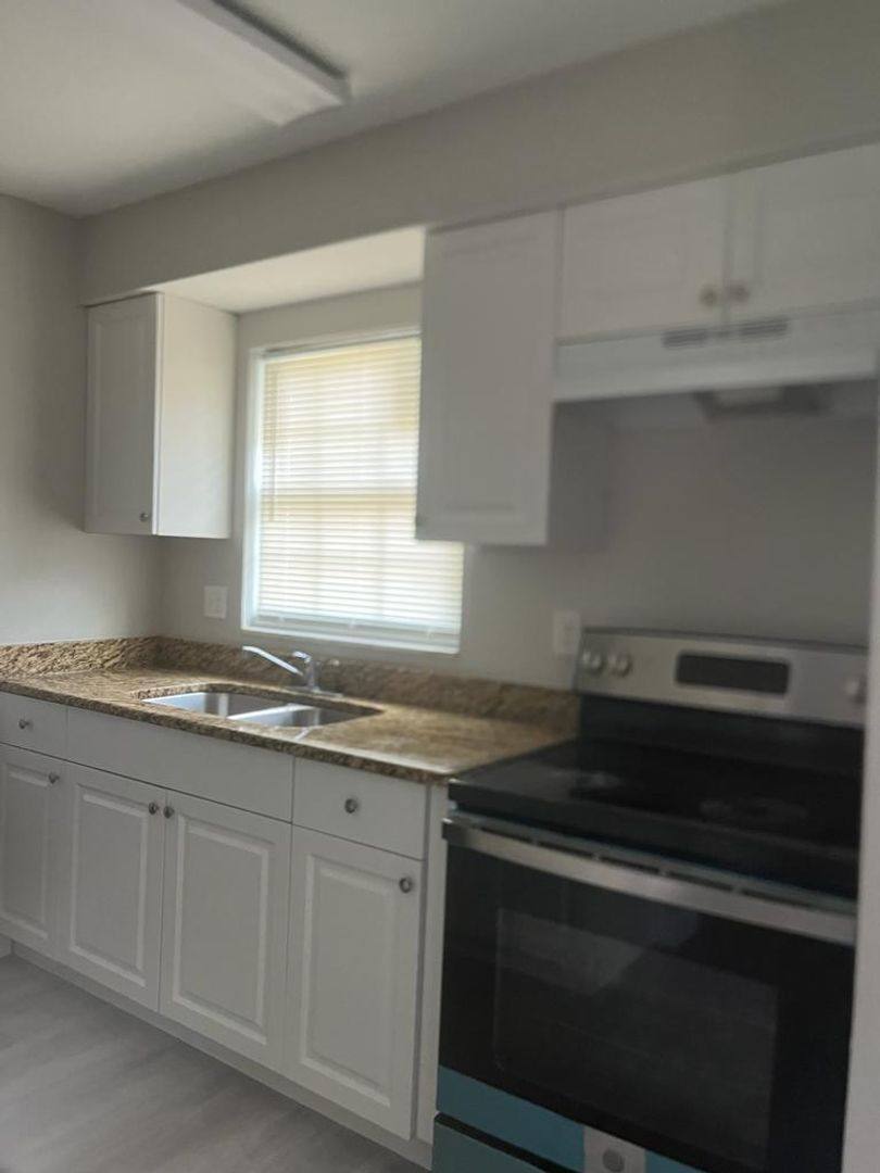Apartment for rent at 13624 N 15th St, Tampa, FL 33613