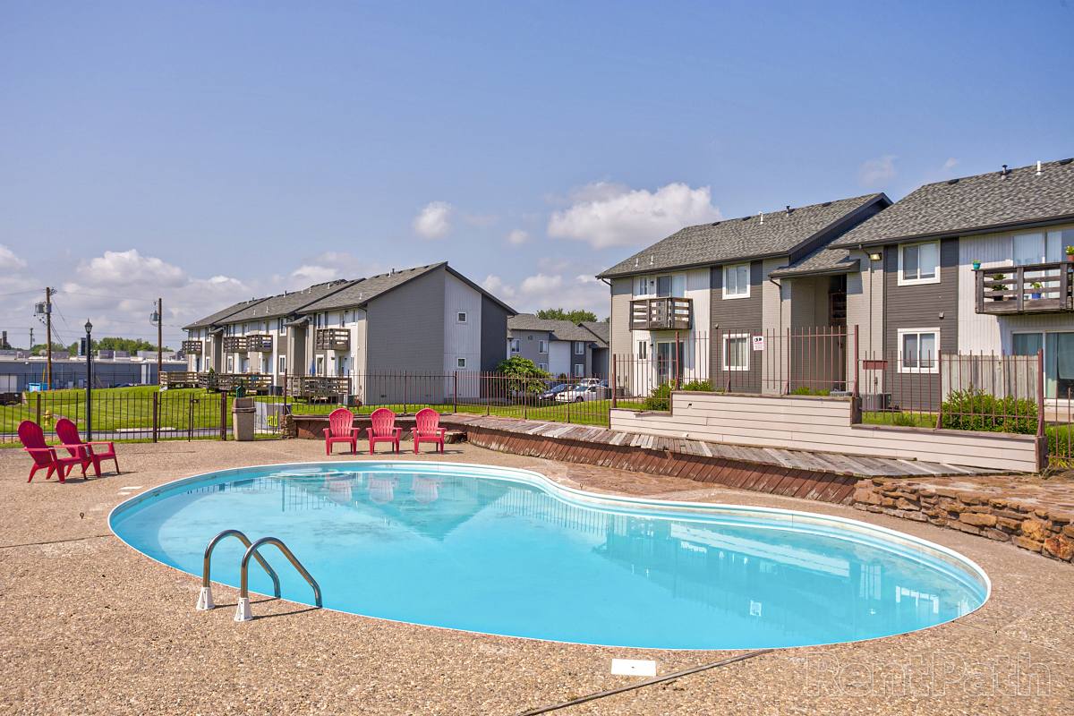 Apartment for rent at 1655 S Ingram Mill Rd, Springfield, MO 65804