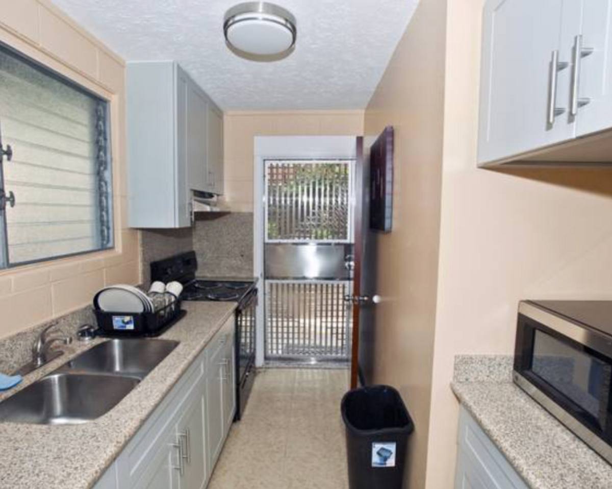 Apartment for rent at 2256 Seaview Ave, Honolulu, HI 96822