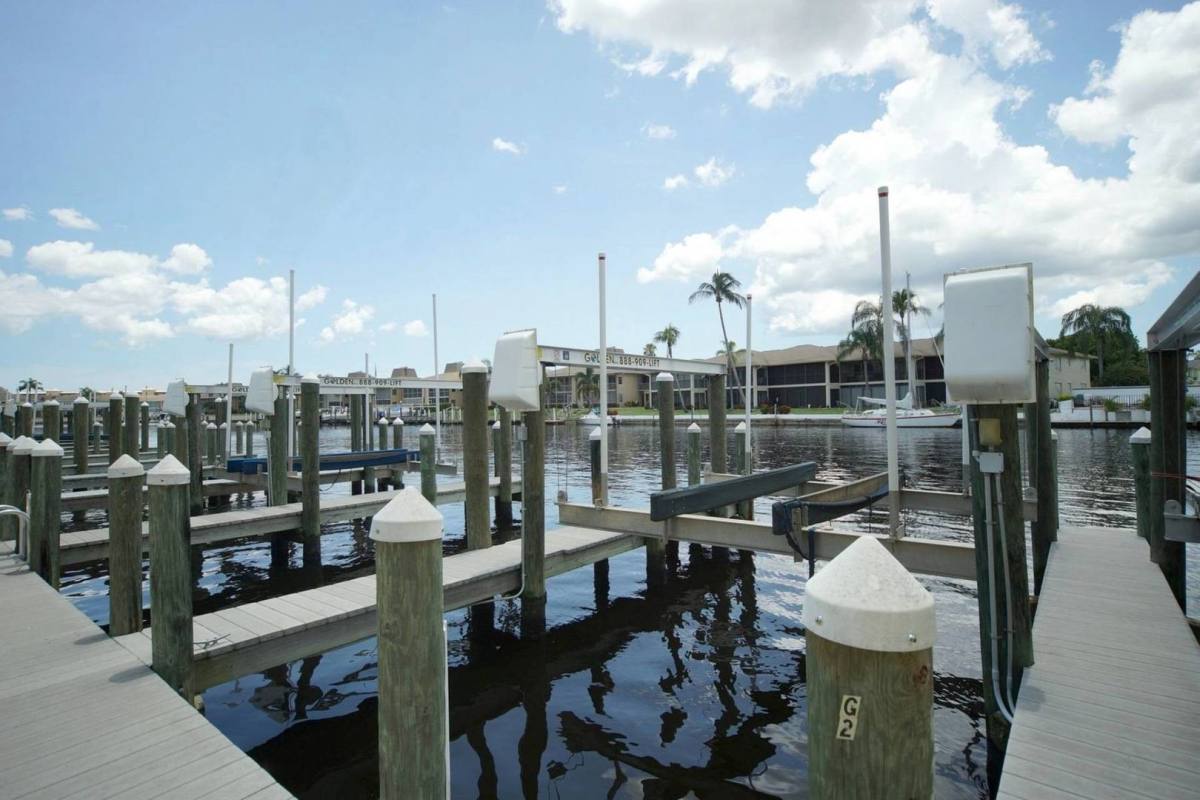 Apartment for rent at 4010 SE 20th Place, Cape Coral, FL 33904