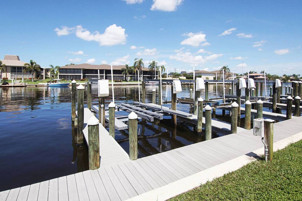 Apartment for rent at 4010 SE 20th Place, Cape Coral, FL 33904