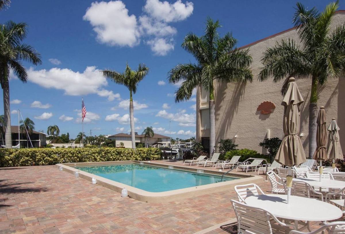 Apartment for rent at 4010 SE 20th Place, Cape Coral, FL 33904