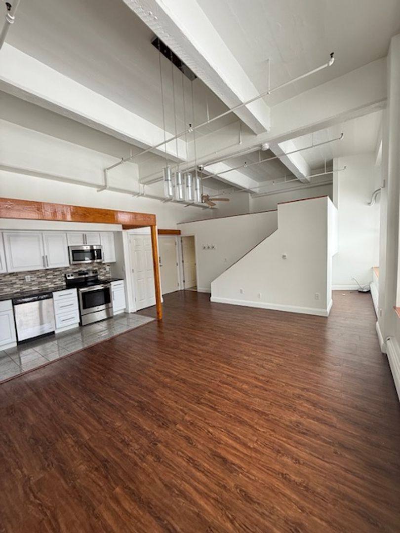 Apartment for rent at 11-15 Park St, Springfield, MA 01103