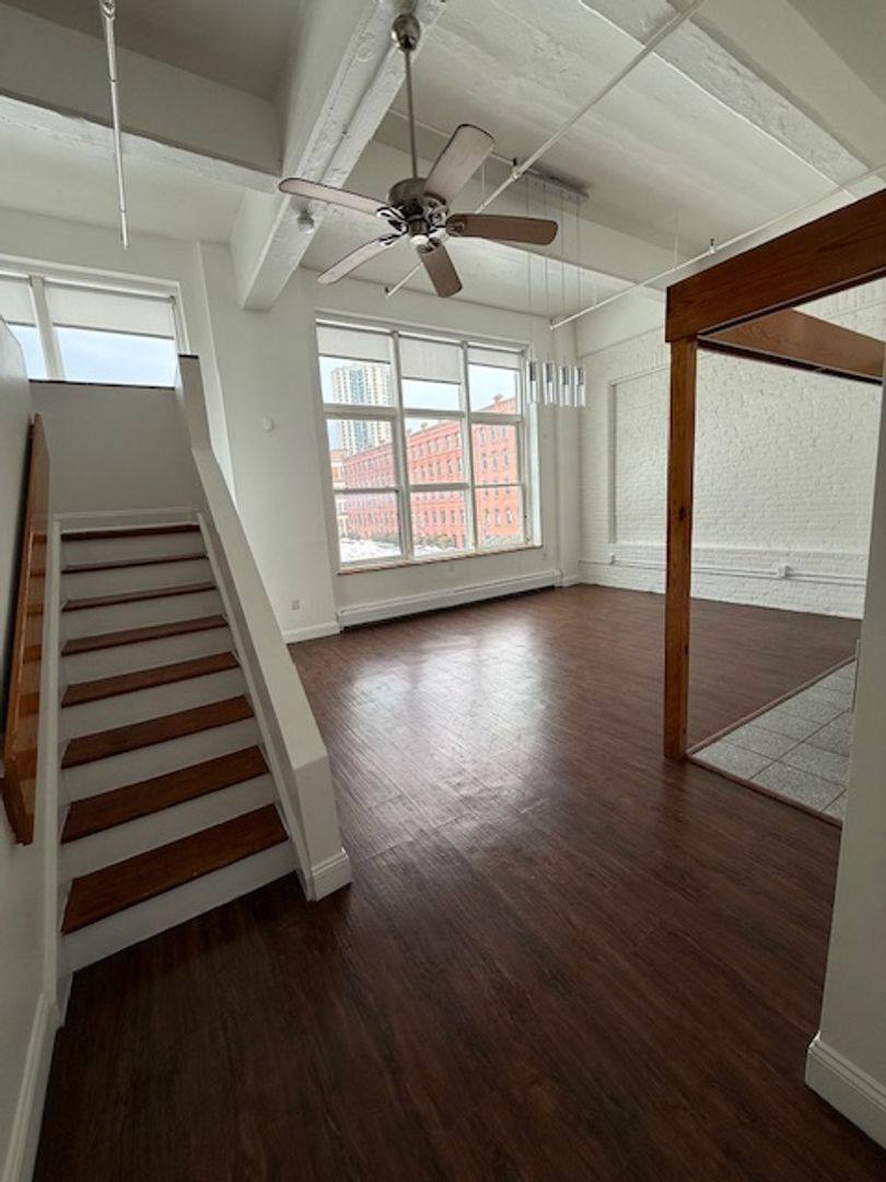 Apartment for rent at 11-15 Park St, Springfield, MA 01103