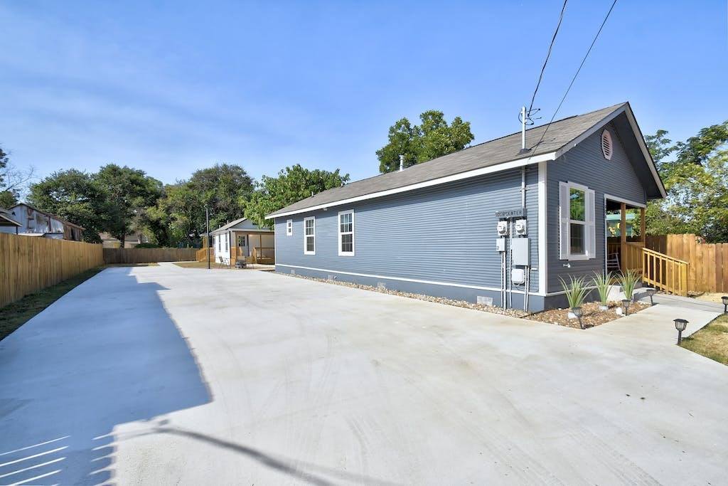 House for rent at 1006 Center St #1, San Antonio, TX 78202