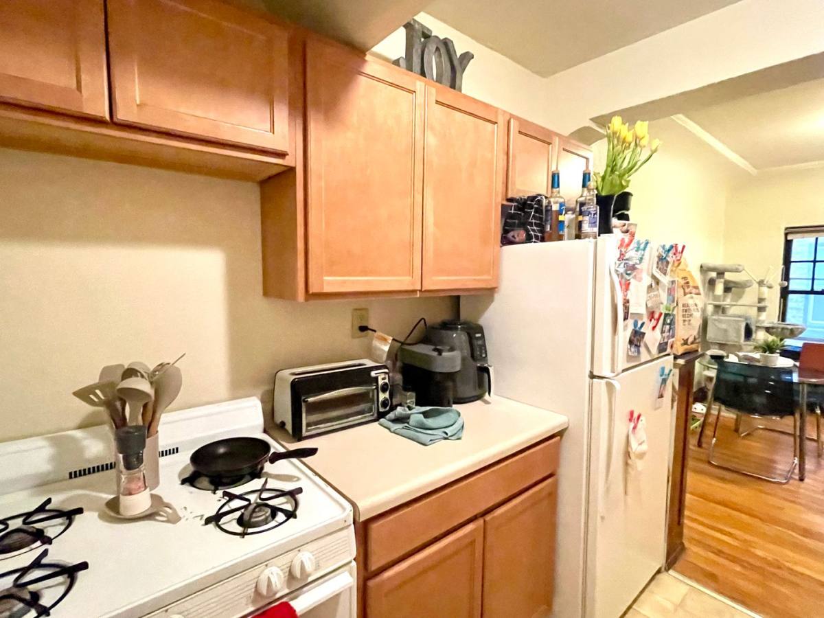 Apartment for rent at 4480 N Oakland Ave, Milwaukee, WI 53211