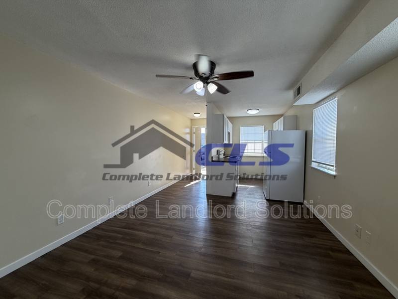 Apartment for rent at 820 Poplar St #1, Terre Haute, IN 47807