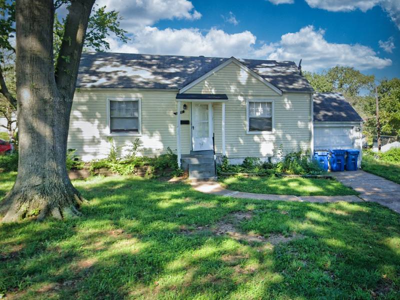 House for rent at 7470 Sharon Dr, Saint Louis, MO 63136