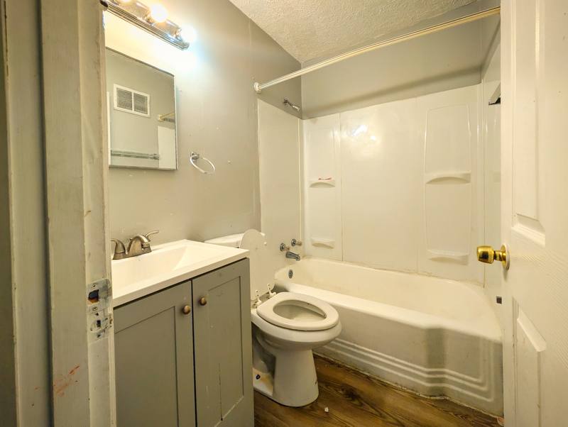 House for rent at 7470 Sharon Dr, Saint Louis, MO 63136