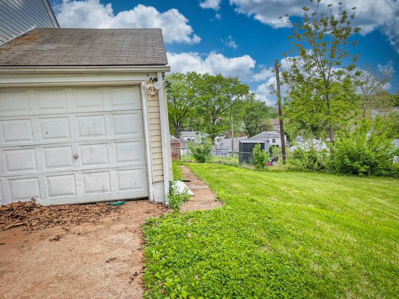 House for rent at 7470 Sharon Dr, Saint Louis, MO 63136