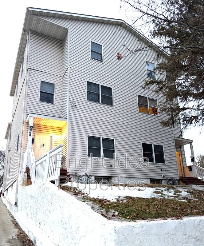 863 Clark St #2, Saint Paul, MN 55130