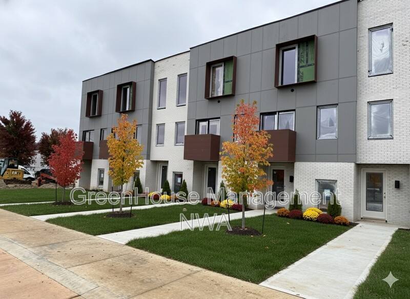 Townhouse for rent at 838 SE 8th St, Bentonville, AR 72712